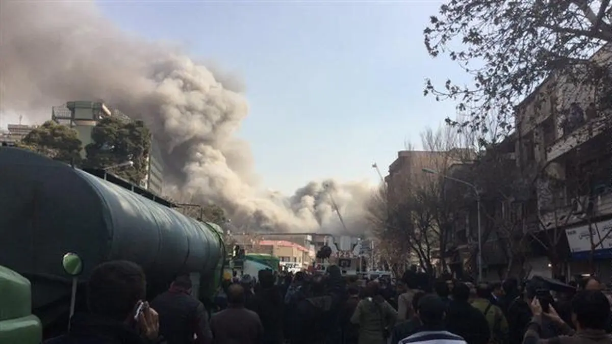 لحظه فروریختن کامل ساختمان پلاسکو