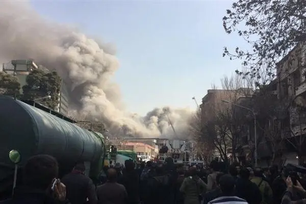 لحظه فروریختن کامل ساختمان پلاسکو