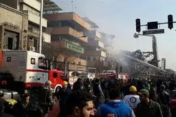 التماس آمبولانس برای تخلیه مسیر منتهی به ساختمان پلاسکو