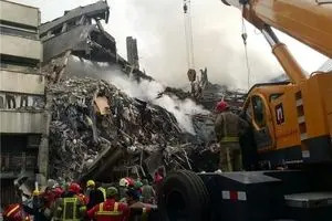 عیادت نماینده رهبر انقلاب از آتش‌نشانان مصدوم حادثه ساختمان پلاسکو