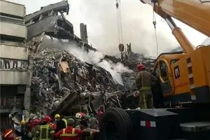 عیادت نماینده رهبر انقلاب از آتش‌نشانان مصدوم حادثه ساختمان پلاسکو