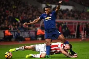 لیورپول باخت/ توقف یونایتد در شب رکوردشکنی رونی