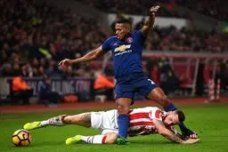 لیورپول باخت/ توقف یونایتد در شب رکوردشکنی رونی