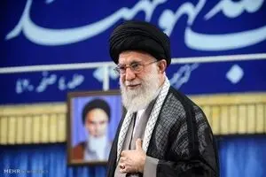 چفیه رهبر معظم انقلاب به خانواده شهید آتش‌نشان پاکدشتی اهدا شد