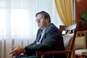 کارشناسان جرات ندارند از همتی در بیمه مرکزی انتقاد کنند!