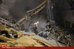 ضلع شرقی و غربی پلاسکو به هم وصل شد/ مشاهده سوختگی و جراحت سنگین در پیکر ۴ تن از زیرآوارماندگان