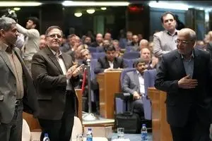 آقای رئیس کجایید، پیدایتان نیست؟/ سود ۵۰۰ هزار تومانی دلالان از فرصتی که سیف برایشان فراهم کرد