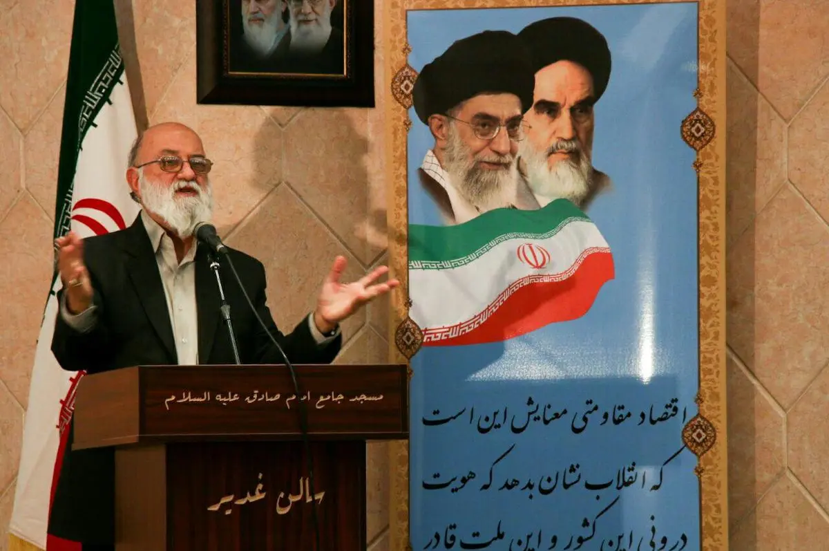 نیروهای انقلابی از هر حزب و جناحی پشت سر رهبری برای پیشرفت کشور گام بردارند