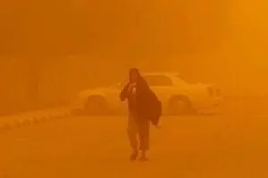 اهواز همچنان بدون آب و برق/ استاندار و مدیران اجرایی همچنان در سفر لهستان‌