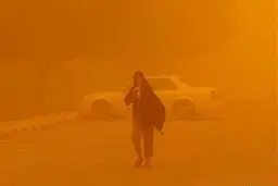اهواز همچنان بدون آب و برق/ استاندار و مدیران اجرایی همچنان در سفر لهستان‌