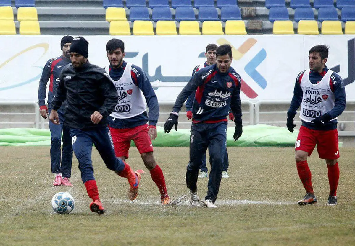 برانکو ۱۸ پرسپولیسی را برای دیدار با تراکتورسازی به اردو می‌برد