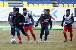 برانکو ۱۸ پرسپولیسی را برای دیدار با تراکتورسازی به اردو می‌برد