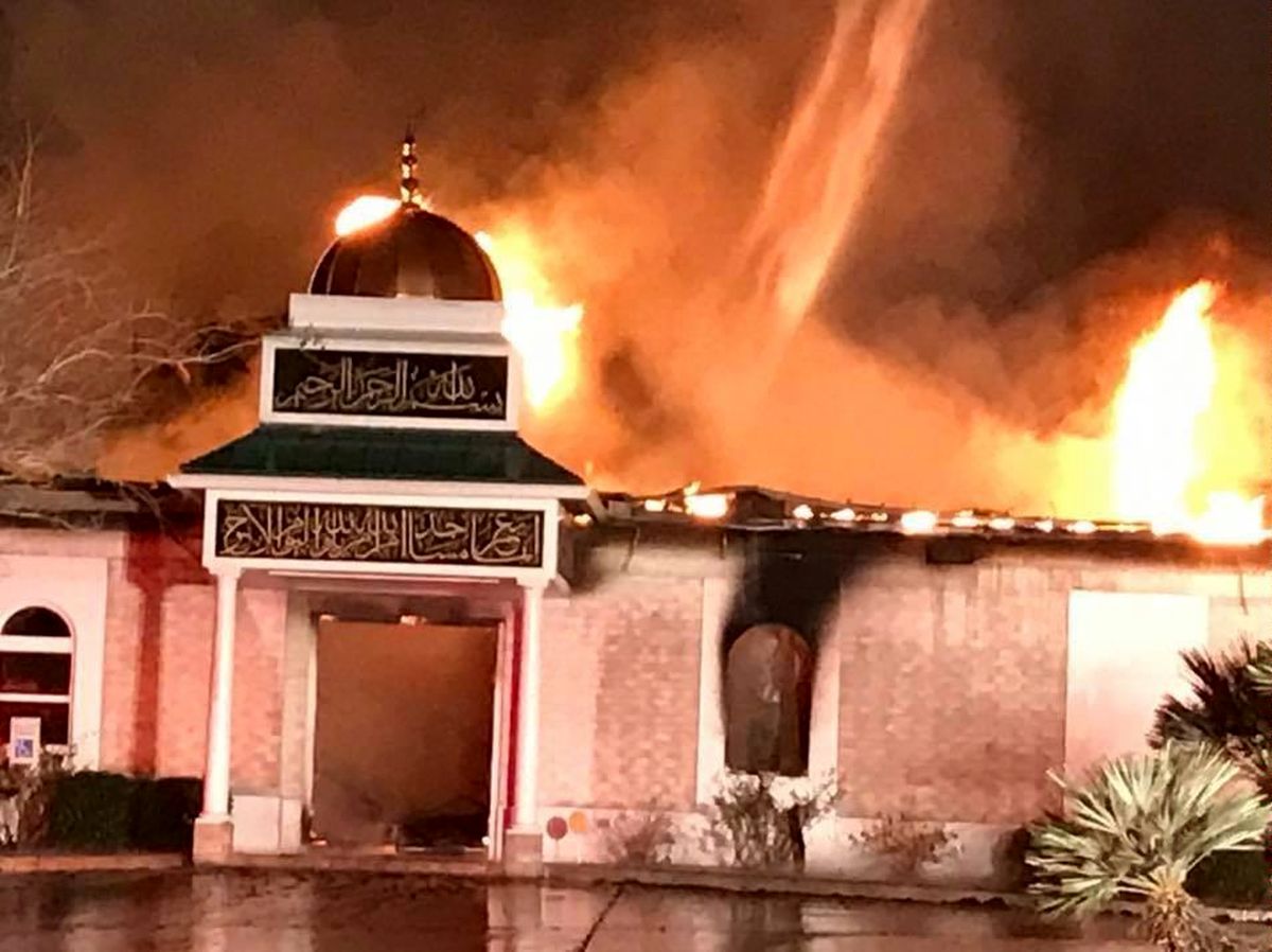 یک مسجد در تگزاس آمریکا به آتش کشیده شد + تصاویر