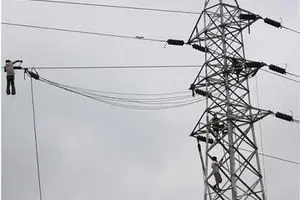 ۲۰۰ پلاک محله جوانمرد زیر دکل‌های فشار قوی برق قرار دارند