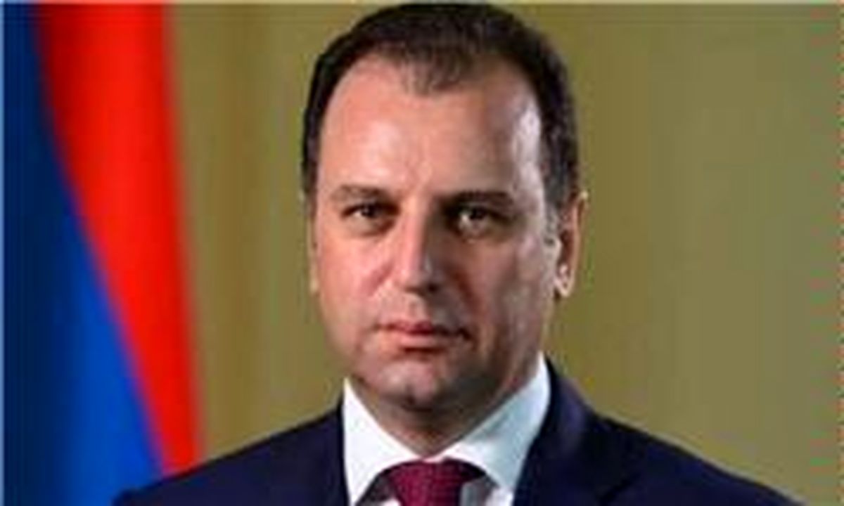 وزیر دفاع ارمنستان به مقام شامخ بنیانگذار جمهوری اسلامی ایران ادای احترام کرد
