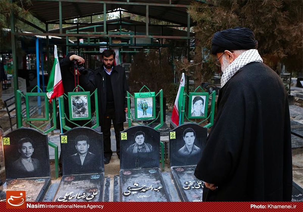 حضور رهبر معظم انقلاب در مرقد مطهر امام راحل و گلزار شهدای بهشت زهرا