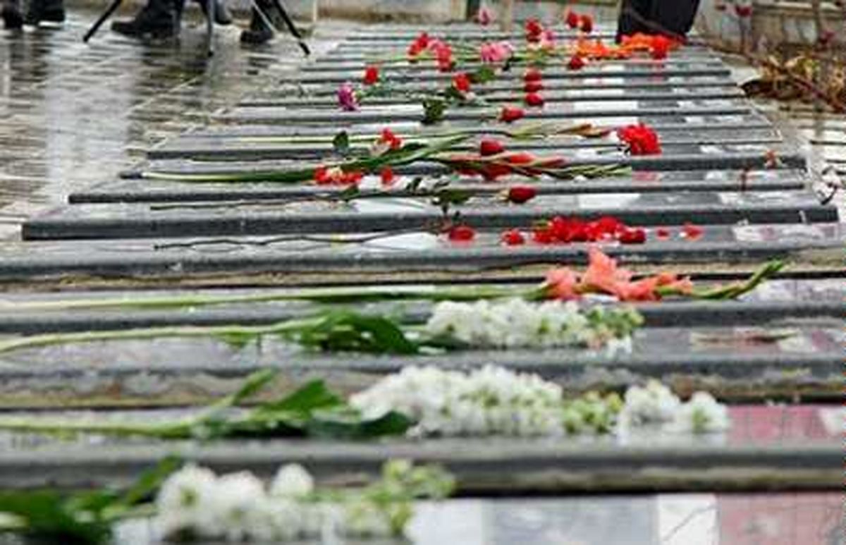 عطرافشانی بیش از ۱۹ هزار گلزار شهدا در تمامی کشور همزمان با سالگرد پیروزی انقلاب