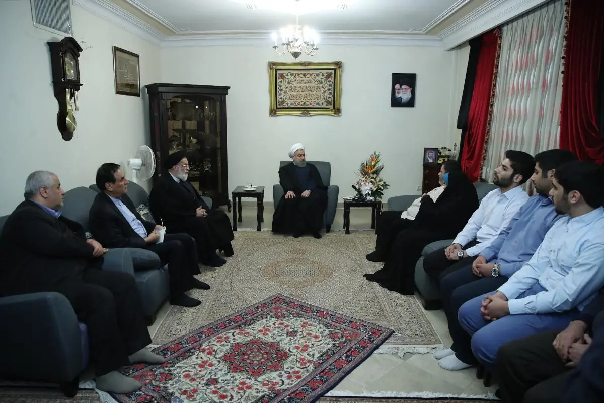 دیدار با جانبازان و خانواده معظم شهدا و ایثارگران، وظیفه و توفیقی برای دولت است