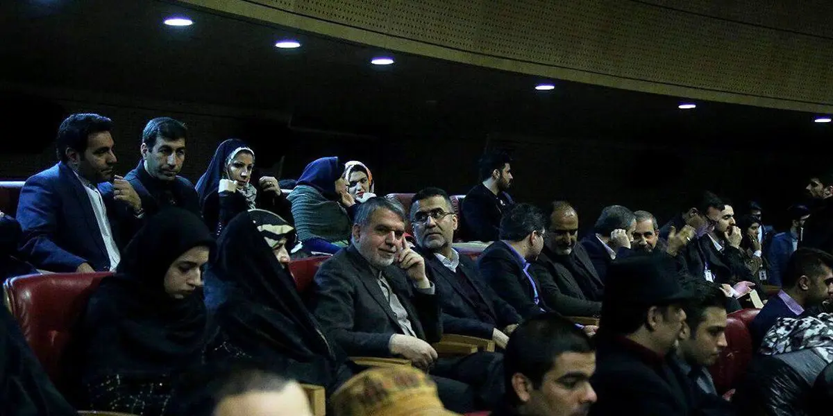 وزیر ارشاد در برج میلاد به تماشای "انزوا" نشست