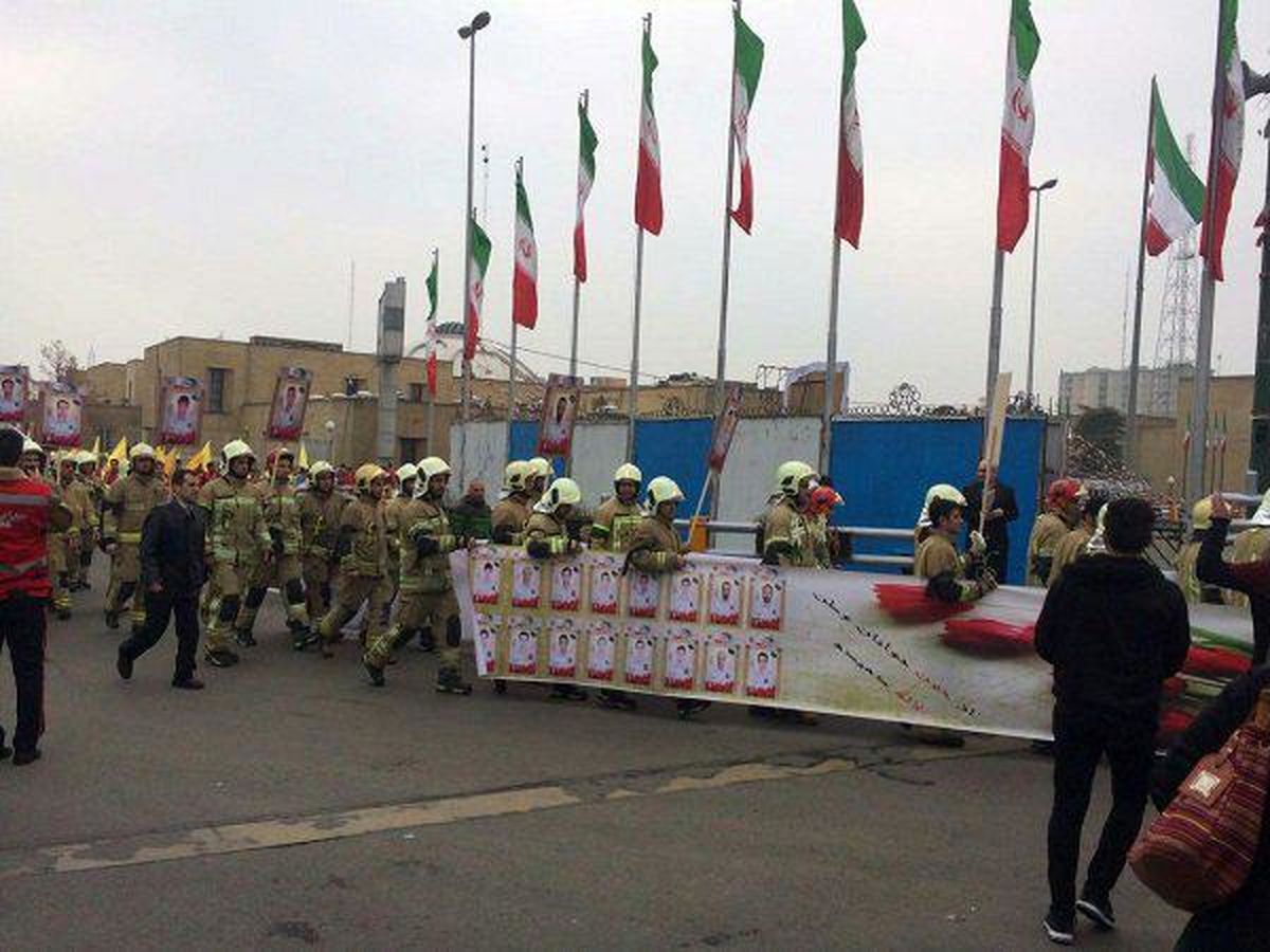 آتش‌نشان‌ها با حضور در راهپیمایی ۲۲ بهمن: قدردان مردم هستیم