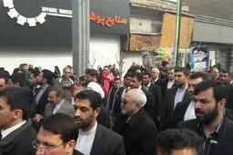 حضور مردم در صحنه‌های انقلاب تهدیدات را خنثی می‌کند