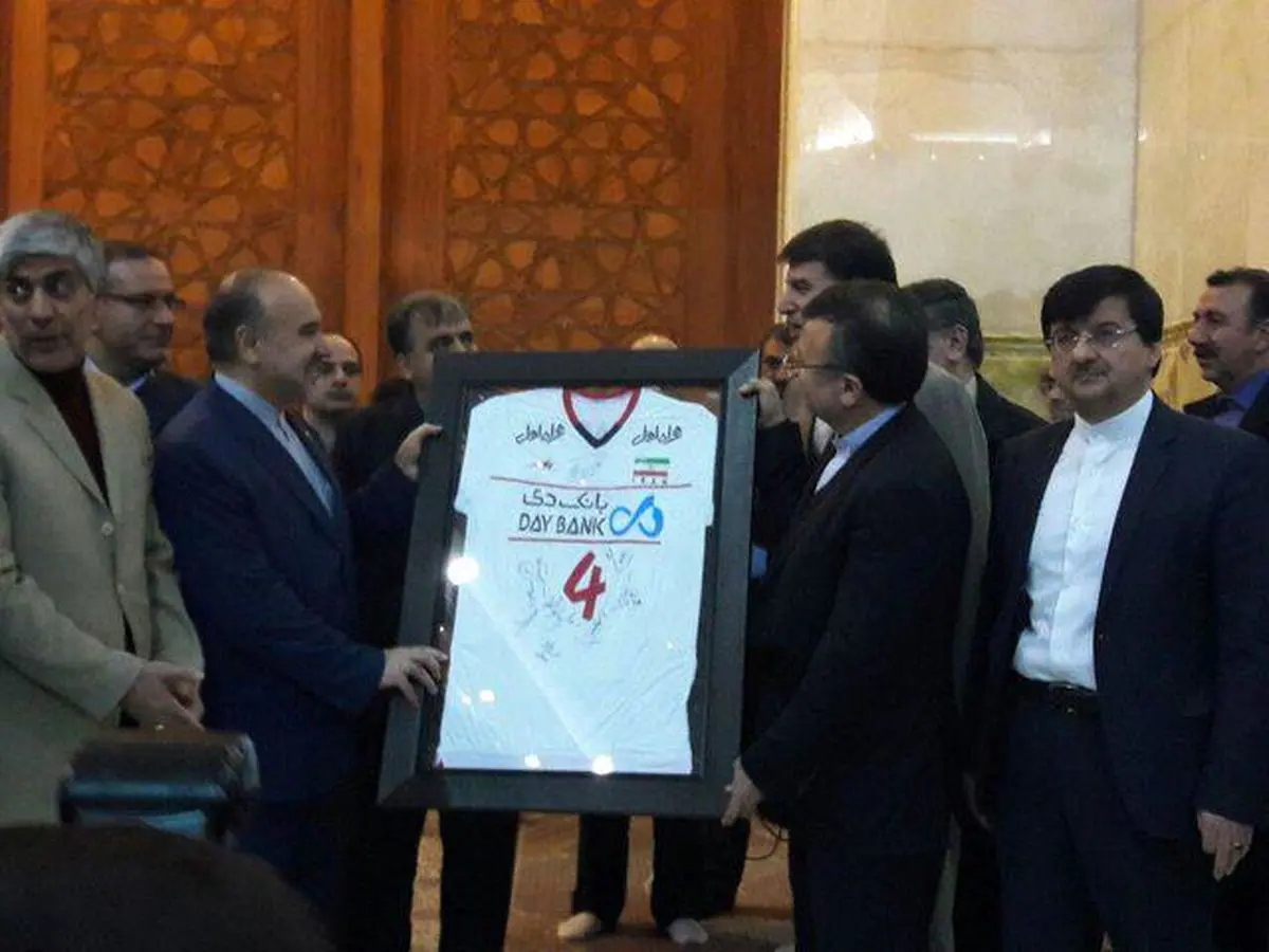 تجدید میثاق جامعه ورزش ایران با بنیانگذار انقلاب/ هدیه ویژه وزیر ورزش به سیدحسن خمینی