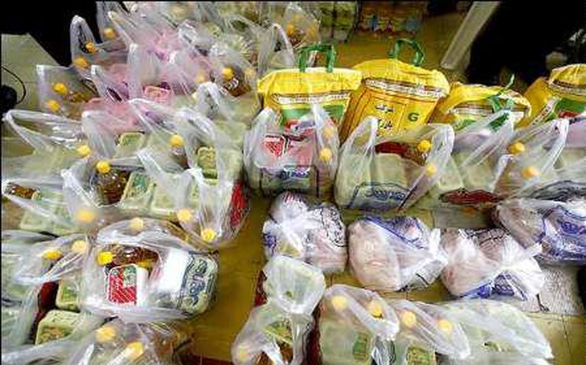 توزیع بسته‌های امنیت غذایی بین نیازمندان/ ارسال پیامک به مشمولان در هفته جاری