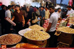 عیدی امسال کارمندان دولت فقط کفاف لباس یکی از اعضای خانواده و ۵ کیلو آجیل را می‌دهد!