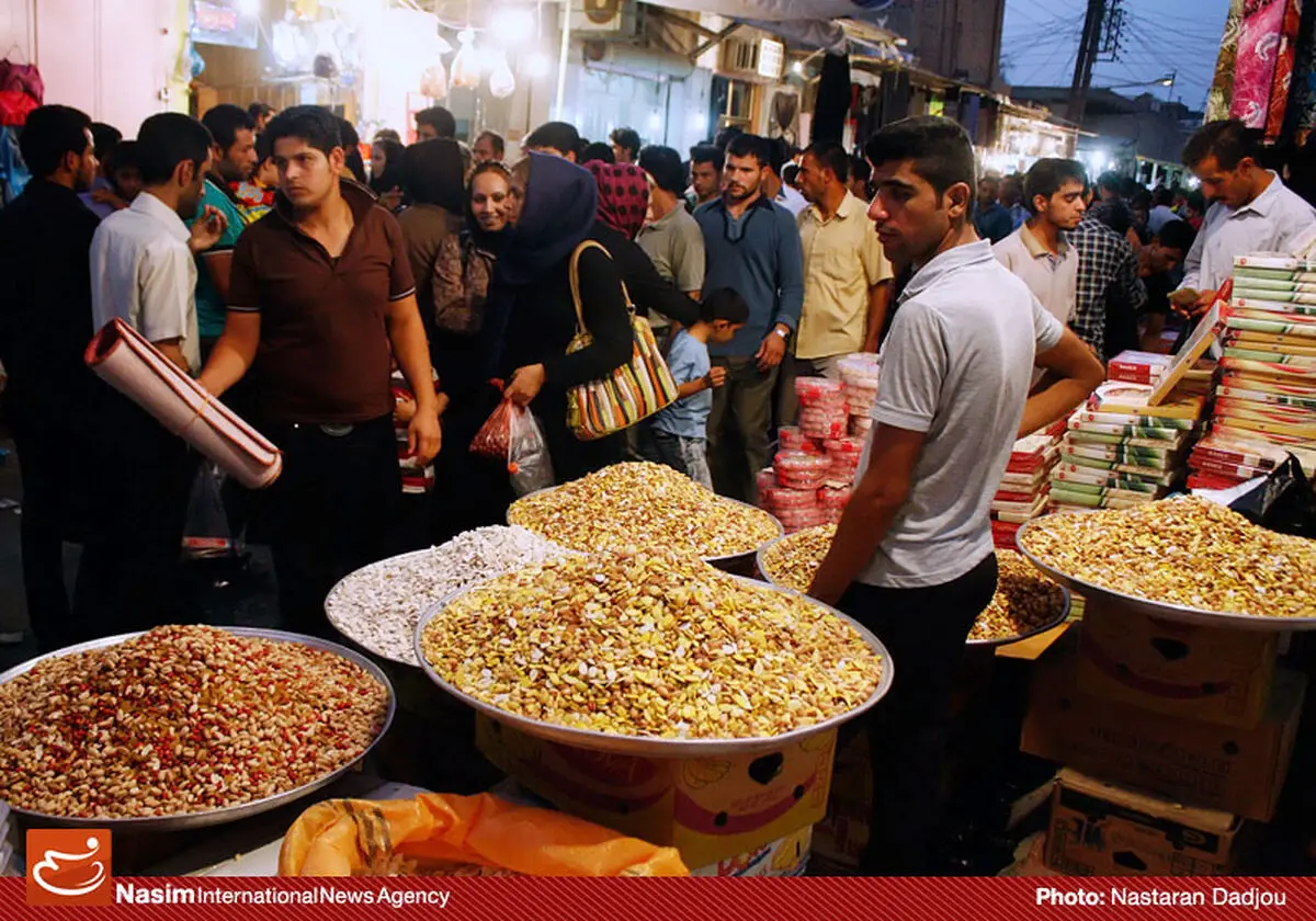 عیدی امسال کارمندان دولت فقط کفاف لباس یکی از اعضای خانواده و ۵ کیلو آجیل را می‌دهد!