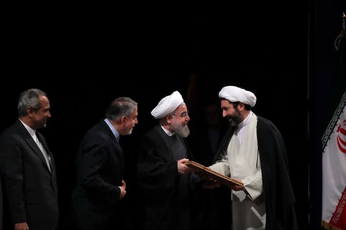 روحانی از برگزیدگان کتاب سال تقدیر و تجلیل کرد + فیلم