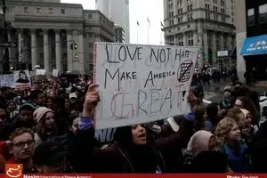 تظاهرات دانش‌آموزان دبیرستانی نیویورک علیه ترامپ