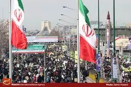 پاسداران همراه با اقیانوس خروشان مردم انقلابی در راهپیمایی ۲۲ بهمن پاسخ تهدیدات را خواهند داد
