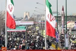 پاسداران همراه با اقیانوس خروشان مردم انقلابی در راهپیمایی ۲۲ بهمن پاسخ تهدیدات را خواهند داد