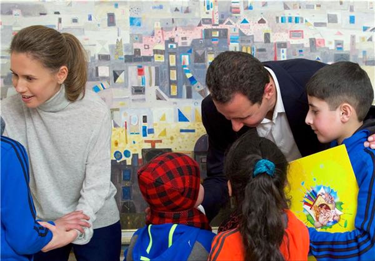 دیدار زنان و کودکان آزاد شده در "لاذقیه" با بشار اسد و همسرش + تصاویر