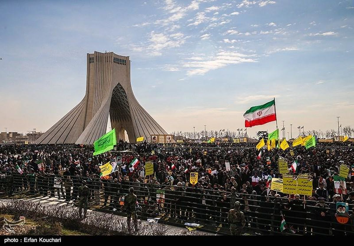 ترندنیوز: راهپیمایی گسترده‌ای در میدان آزادی تهران برگزار شد