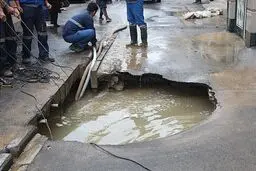 نشست زمین در خیابان 