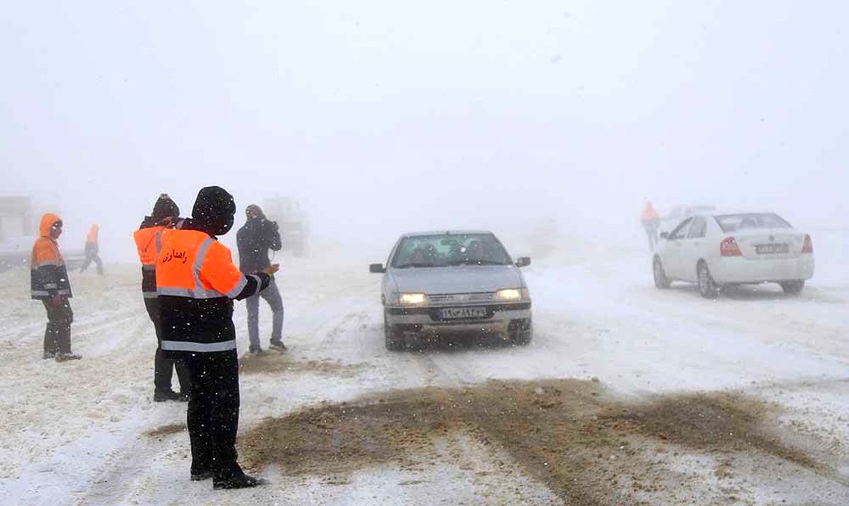 بارش برف در کردستان، آذربایجان غربی و شرقی/ محور کرج - چالوس بازگشایی شد