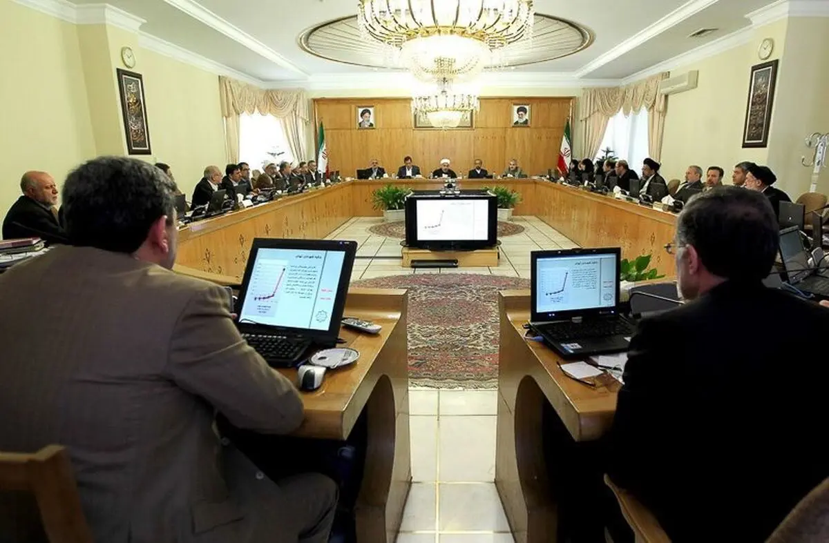 سرلشکر باقری و سردار اشتری در نشست هیات دولت حضور یافتند