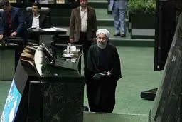 دعوت لاریجانی از روحانی برای حضور در جلسه استیضاح آخوندی