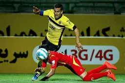 پنالتی دوم اصلا پنالتی نبود نمی‌دانم داور چه فکری کرد/ داور خوب بازی را برای پرسپولیس درآورد!