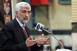 حقوق نجومی می‌گیرند و می‌گویند اشکالی ندارد بخشی از مردم له شوند تا پیشرفت کنیم