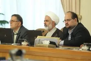 کاهش اختیارات بانک مرکزی در تنظیم بازار ارز/ سیف گوش به فرمان شریعتمداری شد