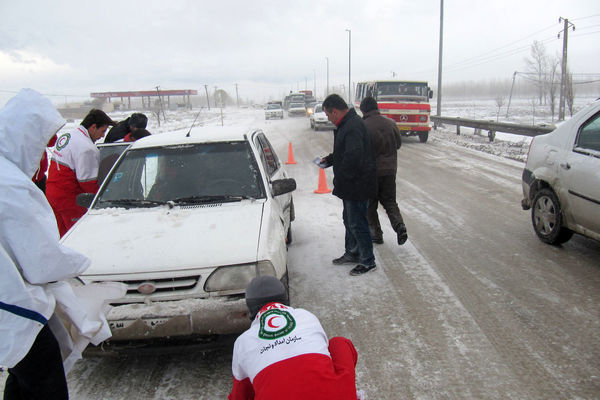 رهاسازی ۴۱۱۲ دستگاه خودرو از برف و کولاک/ نجات یافتن ٩ نفر از ریزش بهمن