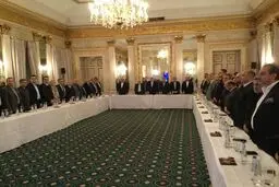 رفتار دولتمردان آمریکایی نماد دشمنی آنها با مردم ایران است