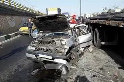 تصادف مرگبار پژو ۴۰۵ با یک دستگاه تریلر/  راننده پژو در دم جان باخت