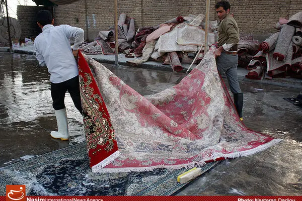 نرخ شستشوی هر متر فرش ماشینی ۴۶۰۰ و فرش دستبافت ۸ هزار تا ۱۵ هزار تومان / هزینه جا به جایی فرش ۱۶ هزار تومان است