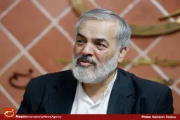 حقوق رئیس بانک ملت ۵ برابر حقوق رئیس‌جمهور آمریکاست/ سرکار آمدن مجدد دولت روحانی اقتصاد ایران را فرو می‌پاشد