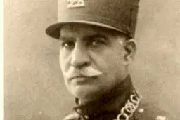 رد مشروعیت سلطنت رضاخان بر اساس نظریه ماکس‌وبر