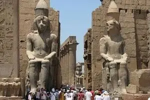 عقب‌نشینی بخش خصوصی شبه‌دولتی‌ها  را فربه‌تر می‌کند