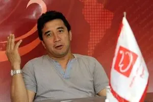 خداداد عزیزی: گفتم خسته شده‌ام اما استعفا نکردم